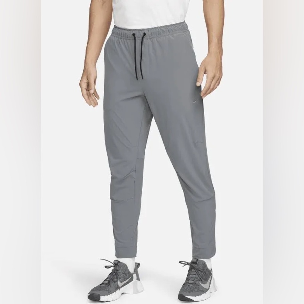Nike Gray Classic Woven Performance Tapered Jogger Pants M